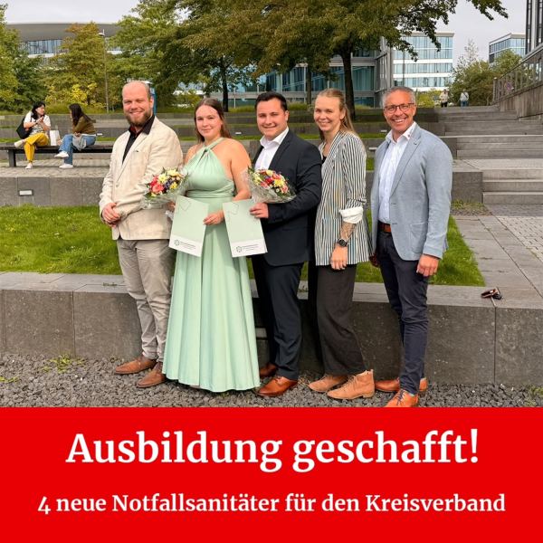 Wir gratulieren unseren 4 NotSan-Azubis zur bestandenen Prüfung! 3 Jahre zwischen Schule, Lernen, Krankenhaus und Rettungswache liegen hinte